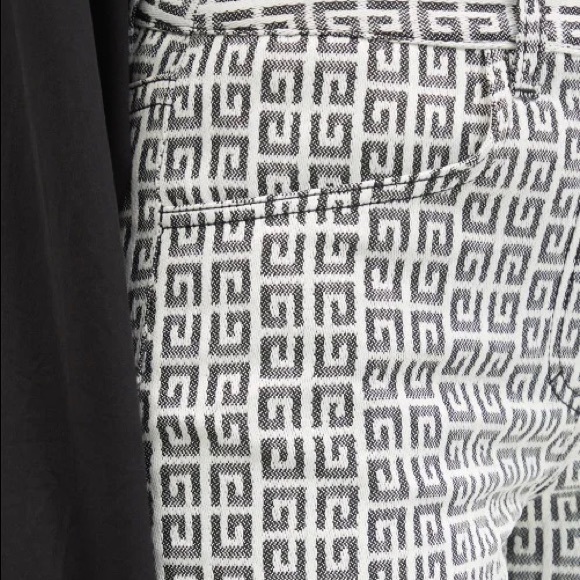 GIVENCHY
4G LOGO JACQUARD SPORTS TROUSERS - Picture 3 of 3